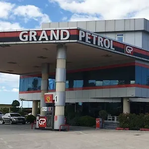 Grand Petrol Hotel